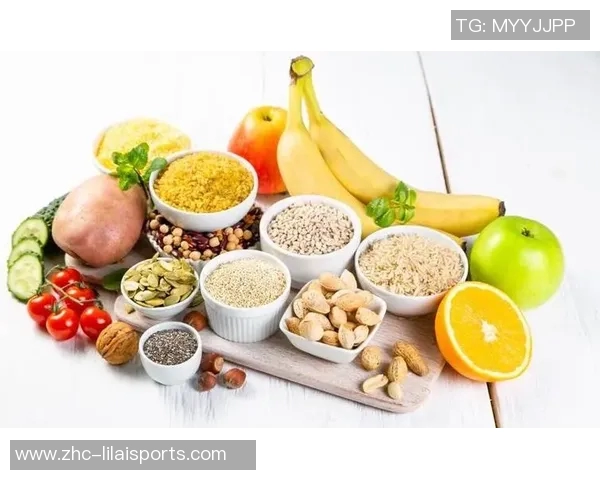 足球运动员饮食揭秘：如何通过合理饮食提升竞技状态和身体素质